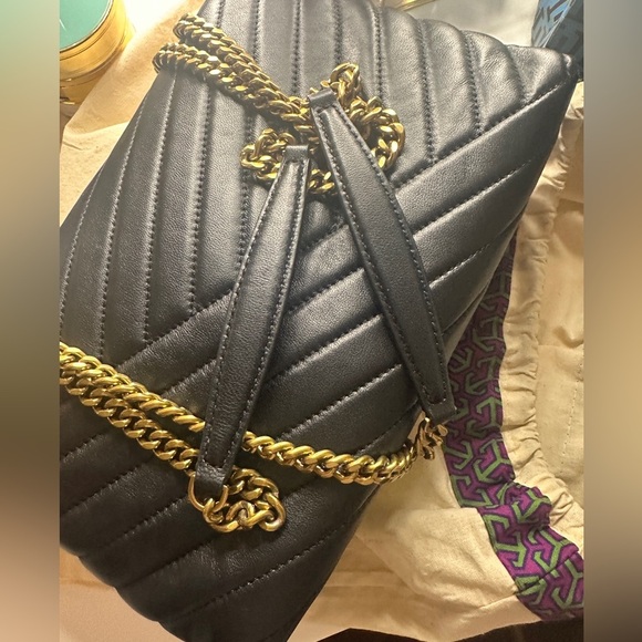 TORY BURCH KIRA CHEVRON CONVERTIBLE
SHOULDER BAG ((Authentic)) 2023 - Picture 9 of 16